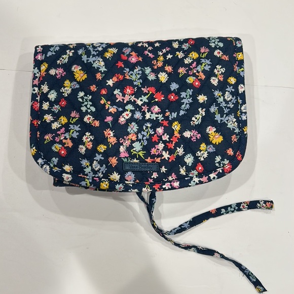 Vera Bradley Handbags - Vera Bradley Medium Travel Organizer Navy Floral Quilted New with Tags